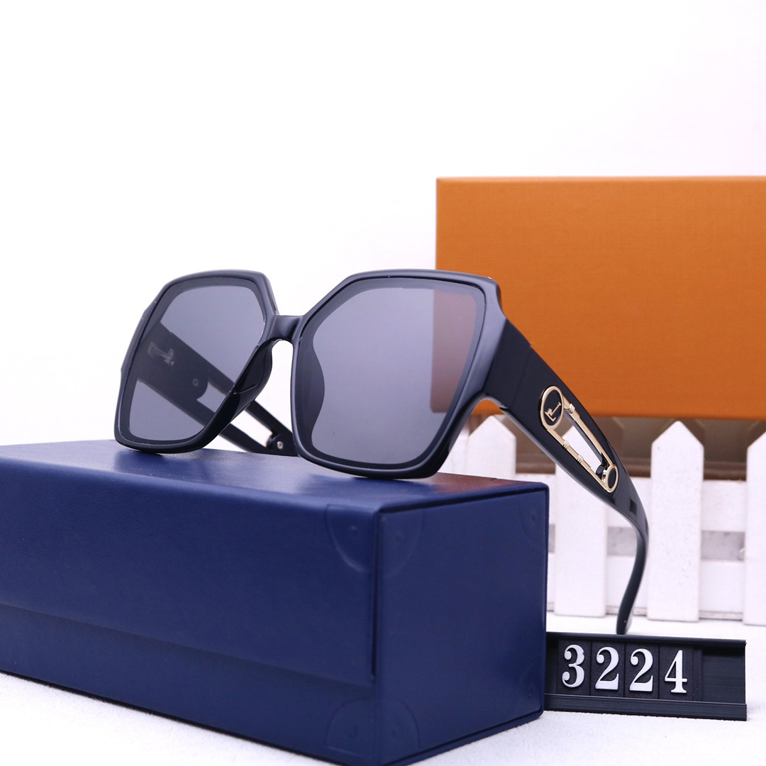 

Wholesale Designer Sunglasses Original Eyeglasses Outdoor Shades PC Frame Fashion Classic Lady Mirrors for Women and Men Glasses Unisex