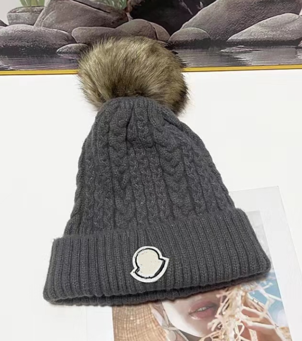

Winter caps Hats Women and men Beanies with Real Raccoon Fur Pompoms Warm Girl Cap snapback pompon beanie
