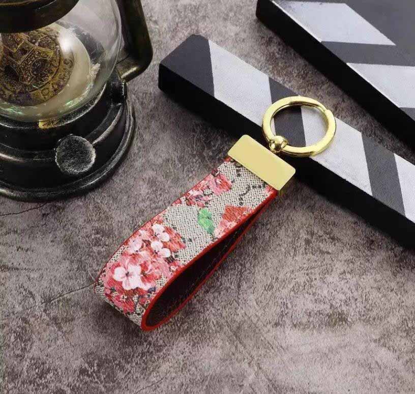 2022 Keychain Brand Designer Key Chain Mens Luxury Car Keyring Womens Fashion Keychains Buckle Handmade Leather Men Women Bags Pendant Accessorie