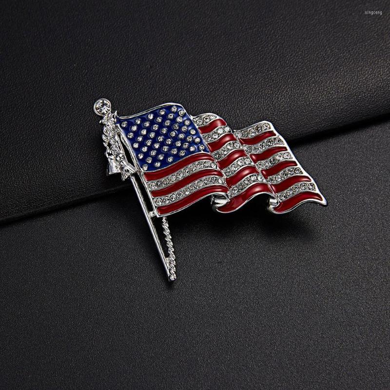 

Brooches USA Flag Lapel Pin Cute Rhinestone Painting Oil Enamel Brooch Crystal Flagpole Bag Clothes Fashion Jewelry American Badge