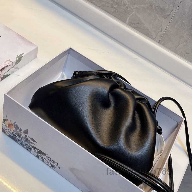 

Evening Bags Fashion Designer Bags 5A Women Handbag Solid Leather Cloud bag Women Simple Makeup Banquet Luxury Hand Purse Handbags Casual