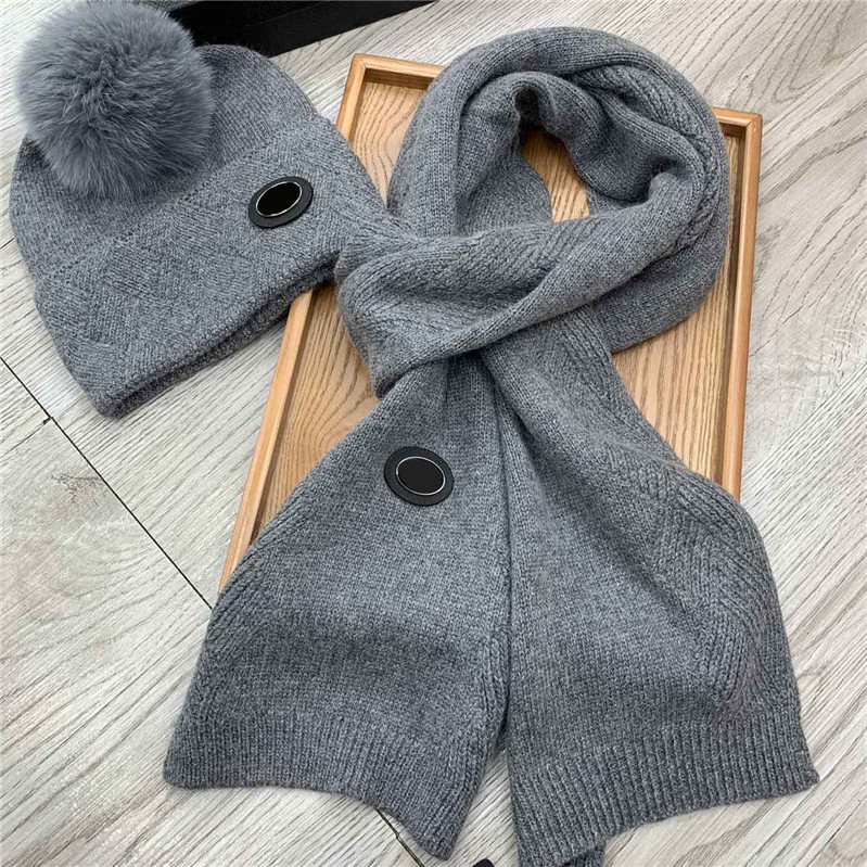 

Classic Wool Scarves Suit Fox Fur Beanies Pom Pom Balls Knitted Winter Hats Men Women Couple Elastic Beanie Scarf Set