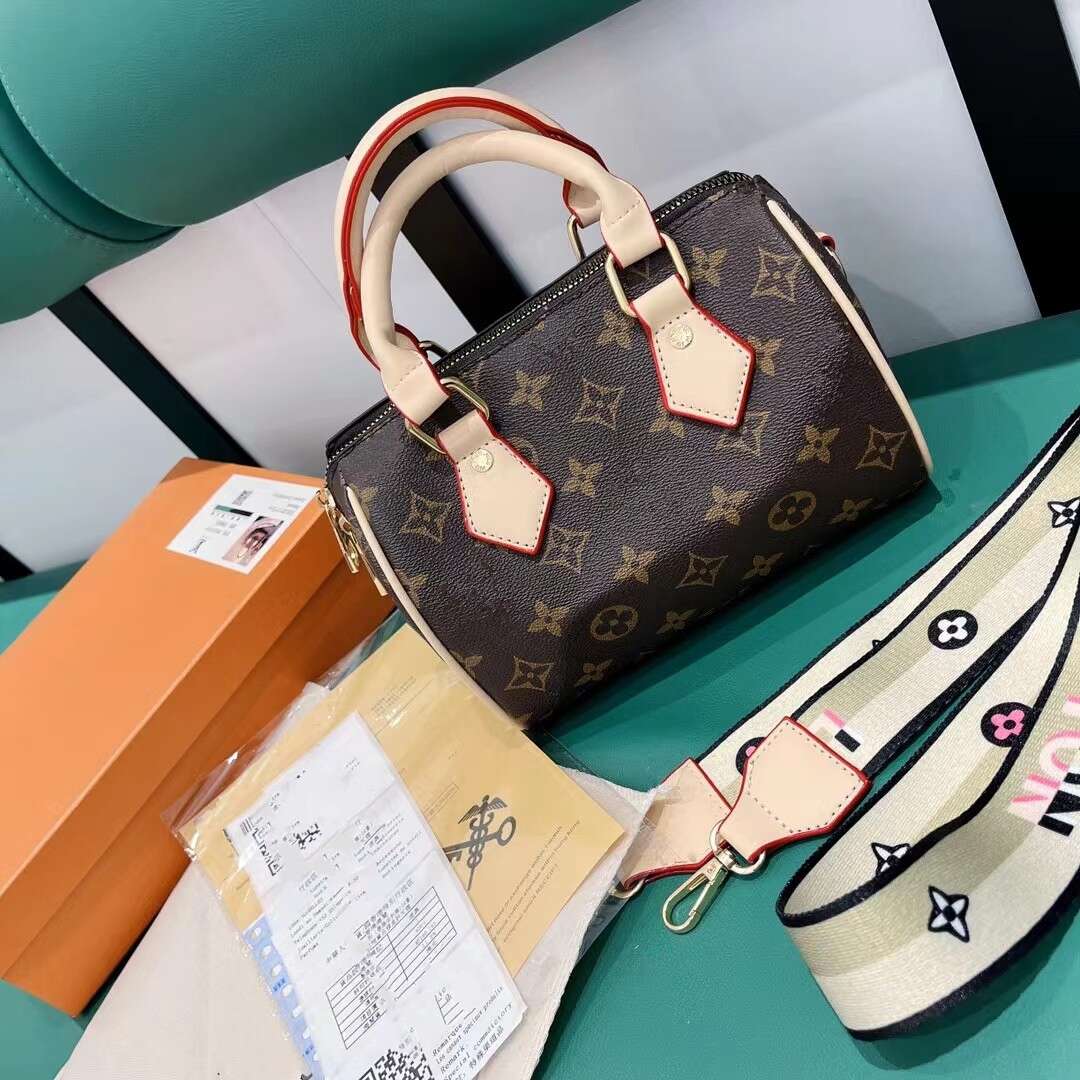 

Winter Speedy Bandouliere Tote Bag Econyl regenerated Nylon Womens Designer Pillow Handle bags Luxurys Shoulder Bag Cross body