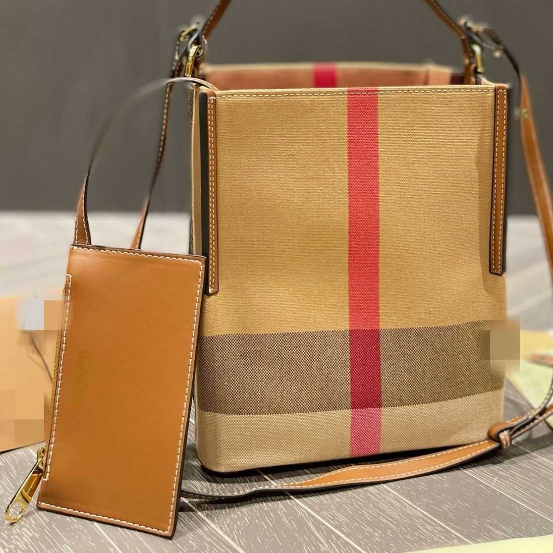 

Designer Luxury Burbrerity Bags For Women High Quality Brown Crossbody Handbags Vintage Burbrery Leather Wallet Paris Plaid The Totes Bag Fashion Purses 5NPF, Sky blue