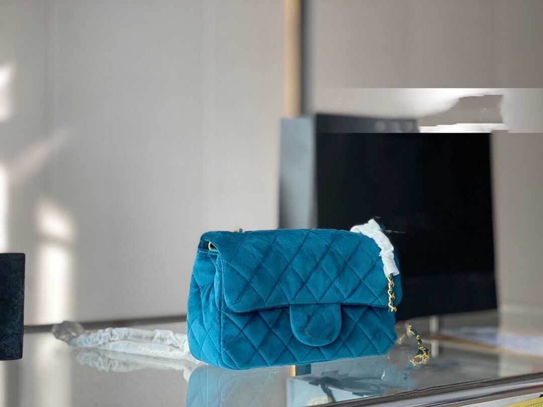 

2022Ss Womens Designer Classic Mini Flap Bags GHW Crush Gold Ball Quilted Matelasse velvet Chain Crossbody Shoulder Purse Vanity Cosmetic C