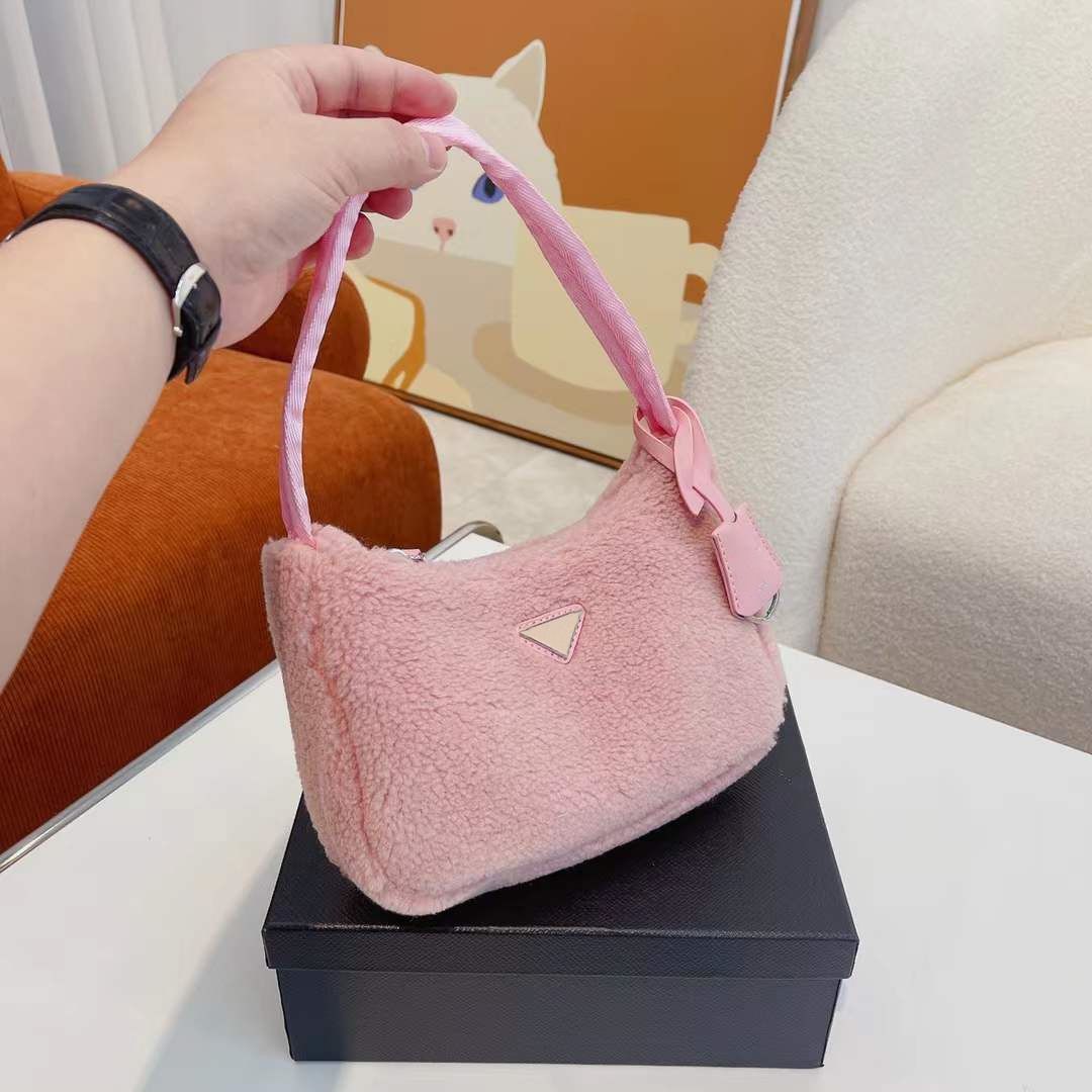 

Luxury Furry & Leather Handbags Woamn Shoulder Bags Patent Designer Lady Hobos Saddles Baguette Fashion Silver Underarm Totes Bag Summer Solid Colors Triangle Top, Box(could get damaged)