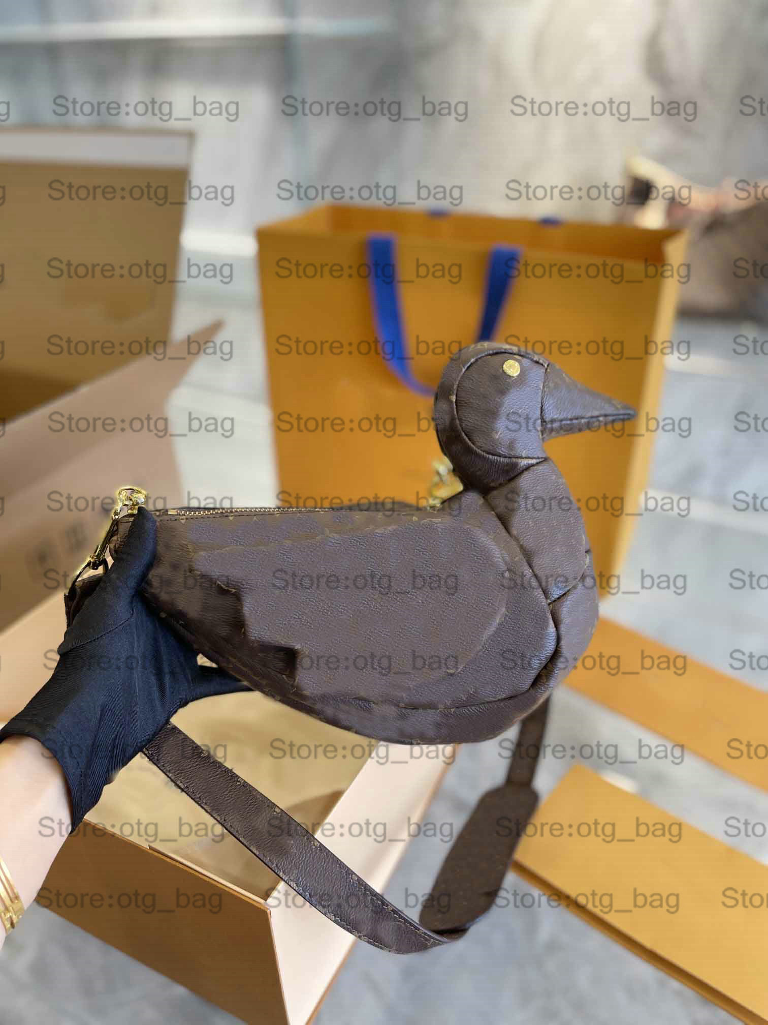 

Nigo Duck Bag Crossbody Mens Messenger Bag Love Heart Designer Leather Shoulder Bags Luxurys Brown Cross body Explosion Totes M45990 37 cm