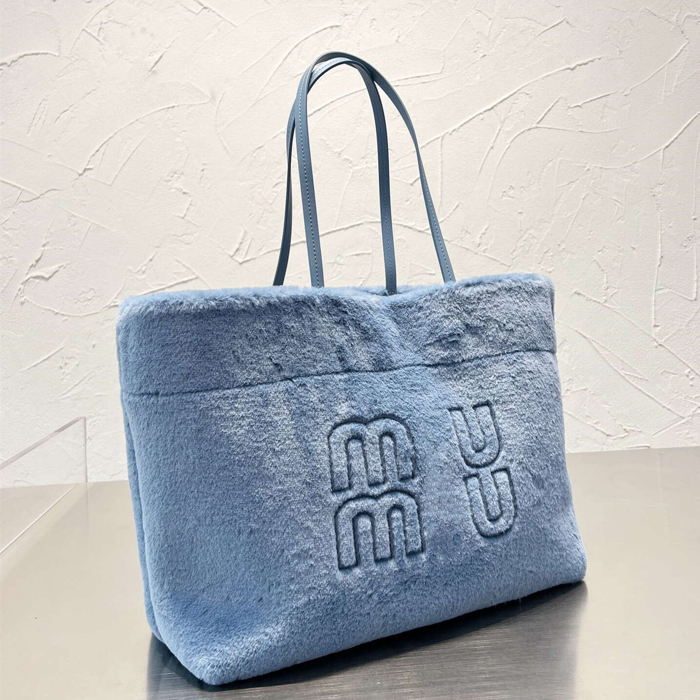 

Shoulder Bags Winter Soft Fur Shopping Handbags Large Capacity Totes Embossing Letters Women Shoulder Bag Holiday Travel Bags, Blue