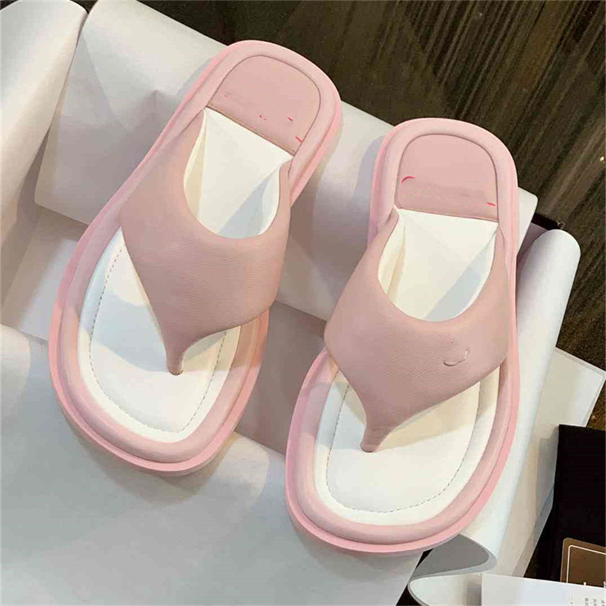 

2022 New Slippers Men Women Beach Slippers Channel Leather Webbing Fashion Luxury Summer Sandals 01-02