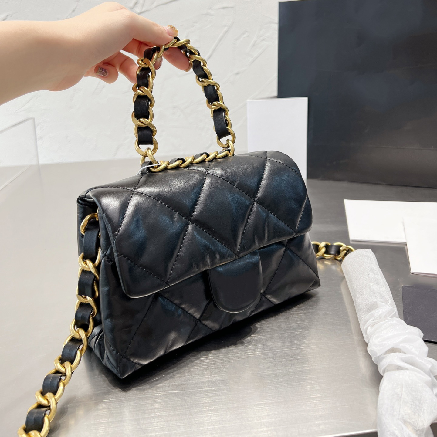 

French Calfskin Top Bracelet Totes Bag Classic Black Quilted Plaid Vintage Gold Metal Hardware Bold Chain Crossbody Sacoche Designer Womens Flap Handbags 21x12CM, Box