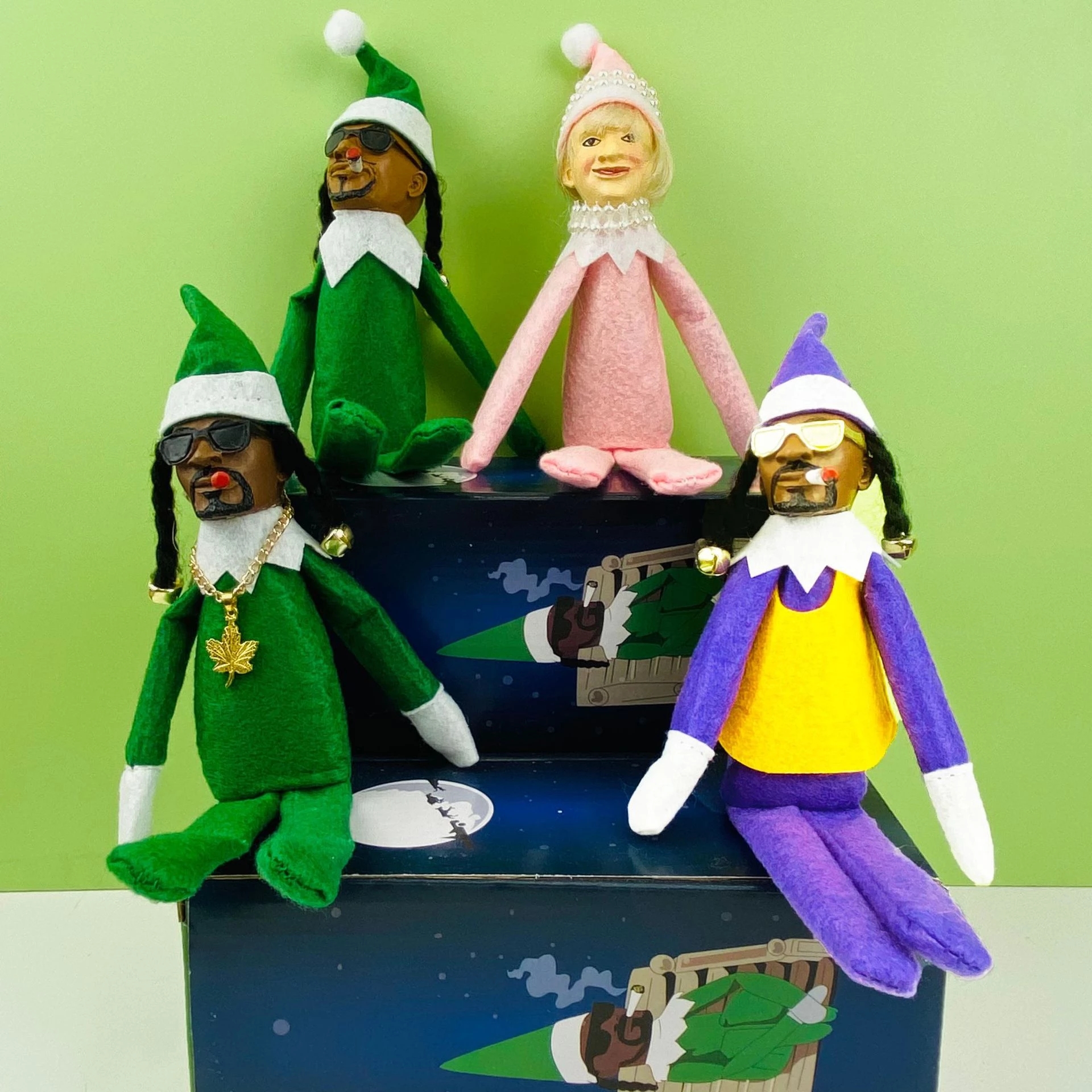 

Snoop on A Stoop Christmas Elf Doll Spy on A Bent Toys Festival Party Decor Home Resin Ornaments New Year Gifts