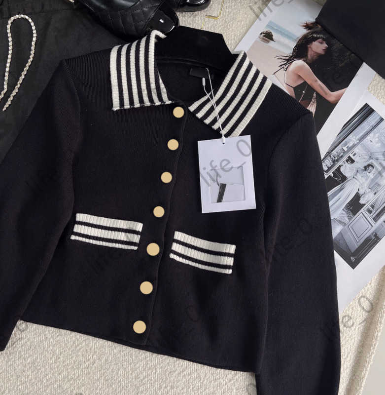 

Fashion Womens Sweaters Collar Stripe Short Tops Single Button Classic Color Contrast Knitwears Warm Brand Designer Woman Cardigan 1970