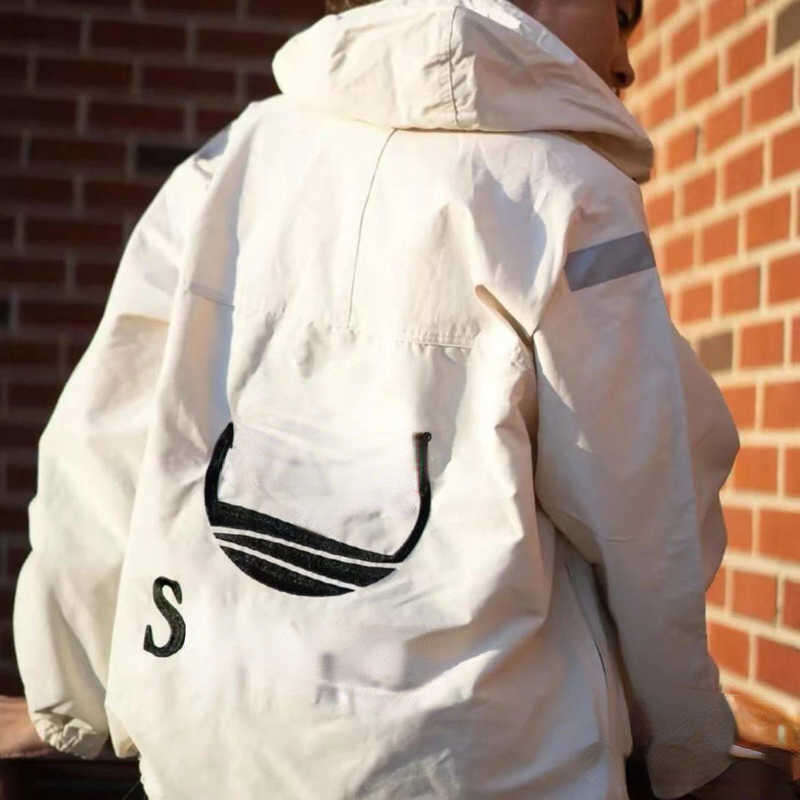 

Tim Mens Jacket Designer Hoodie Sup Hooded Jackets Man Outdoor Sports Nylon Waterproof Zipper Windbreaker Embroidered Women Casual Pullover, Beige