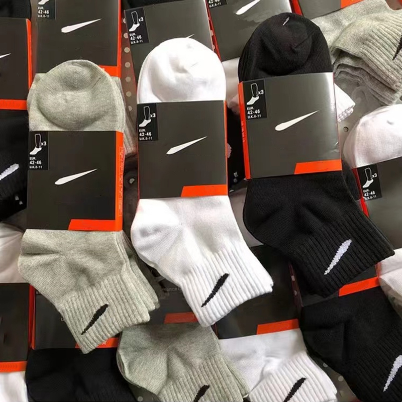 

Designer Mens Womens Socks Pure cotton classic Ankle Letter Breathable black and white Football basketball Sports Sock Wholesale Uniform size Christmas