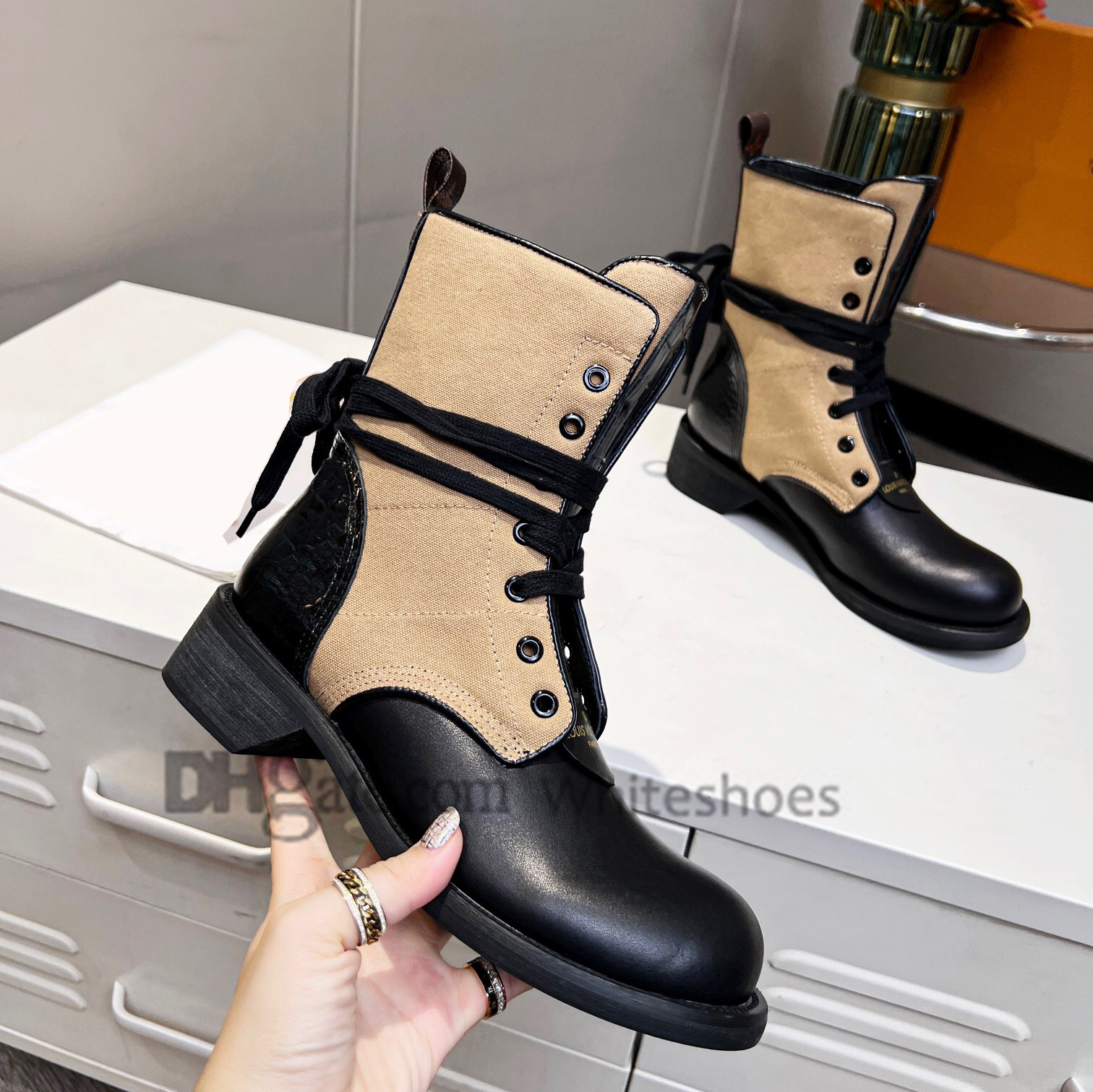 

Metropolis Boots Black Ankle Biker chunky platform flats combat Boots low heel lace-up booties leather chains logo buckle women luxury designers shoes, Another style contact us