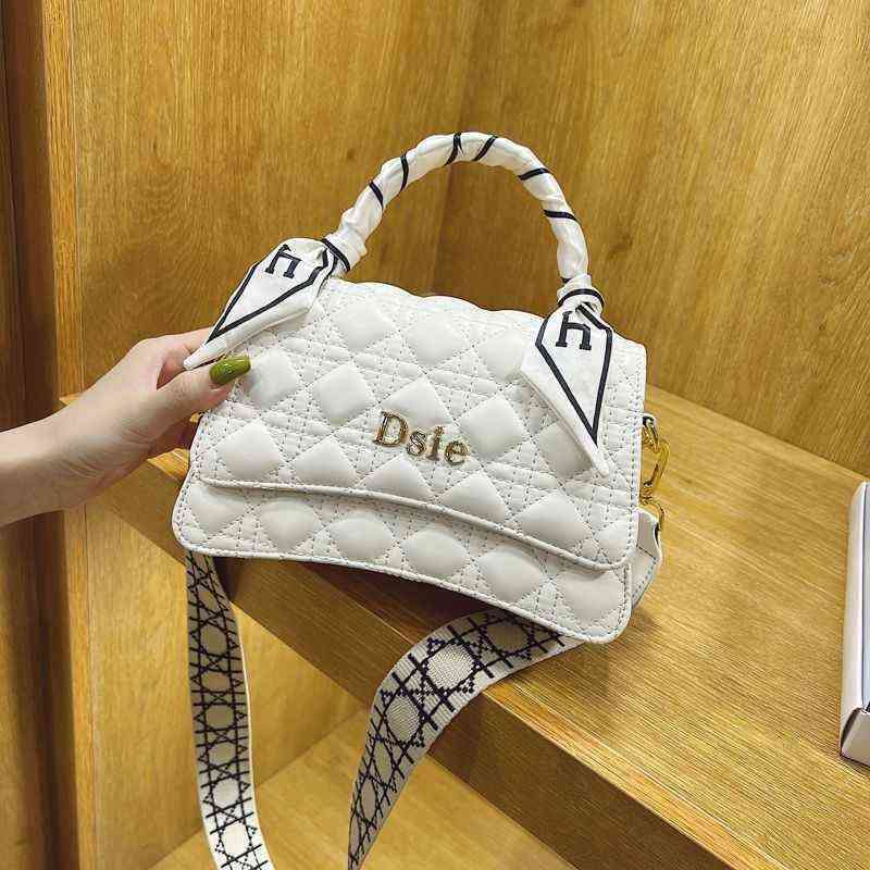 

Factory outle wholesale Small women's 2022 new fashion crowd high-quality Lingge portable small square single shoulder cross bag, Small gifts from mibai collection store