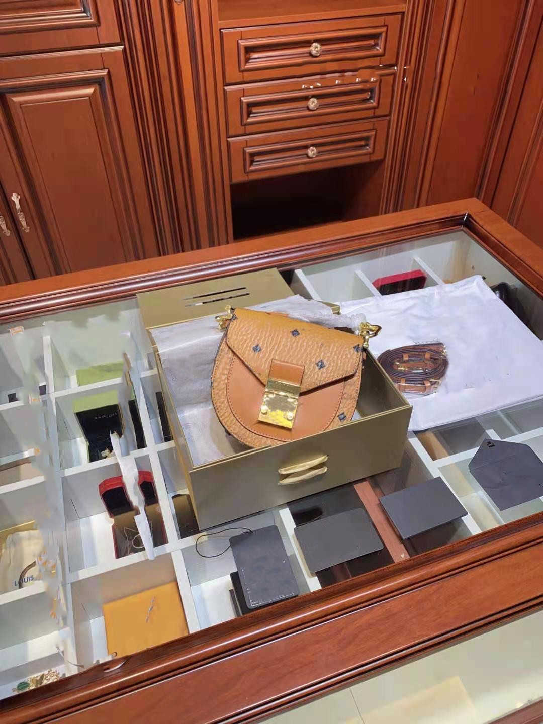 

Ladies Leather Mini Top-Zip Shoulder Bags Totes Handbags mcms Luxury Designer Women Small Cross Body Pillow Quilted Purse Crossbody Bag 7CA6, No bags