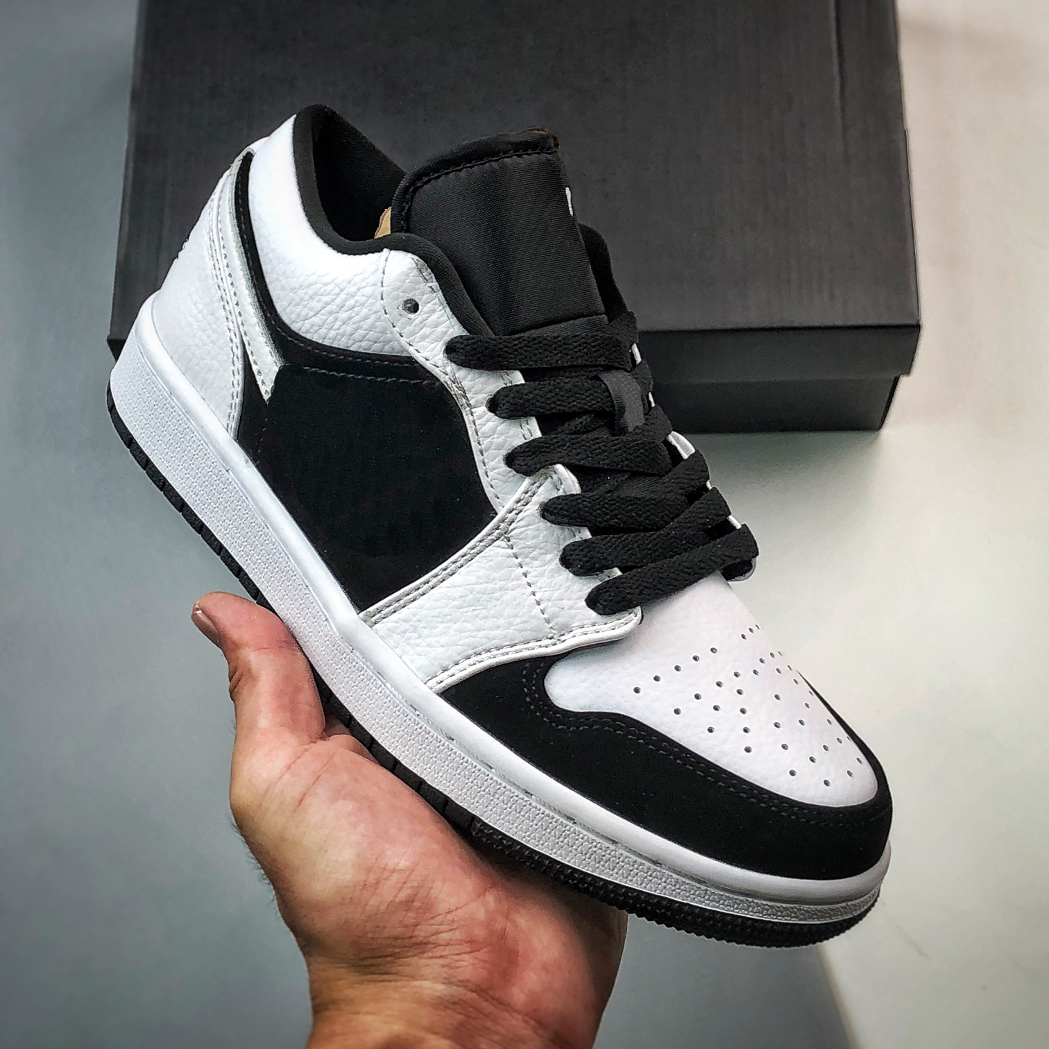 

2022 New hi quality jumpman 1 high panda man basketball shoes black white running shoes outdoor sneaker 553560-101, Box