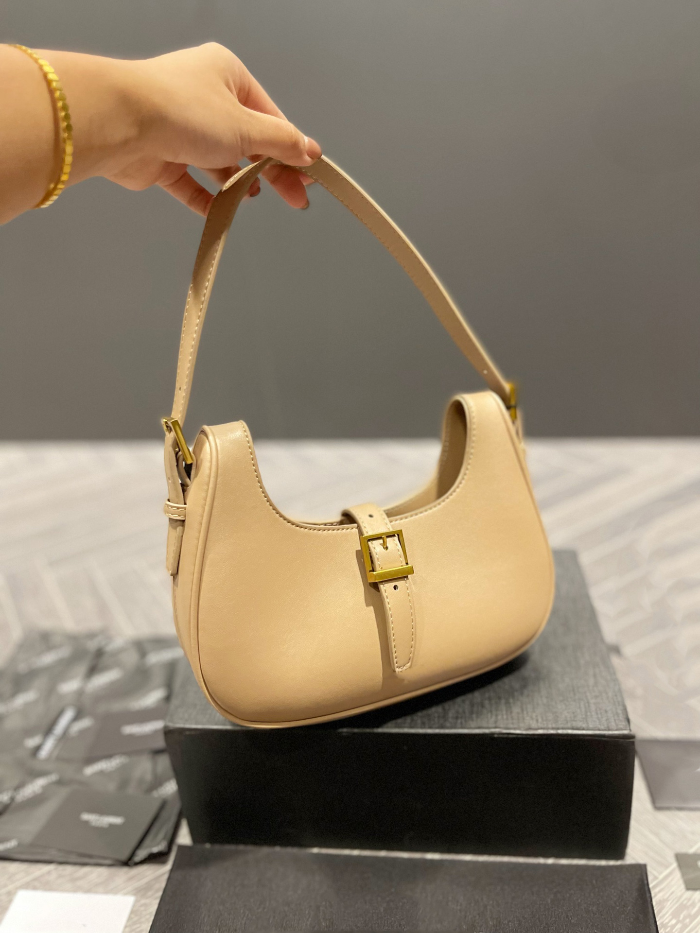 

Le Fermoir hobo designer bags Luxurys women fashion genuine leather, Black