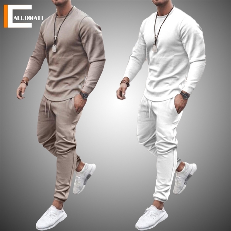 

Autumn Men Tracksuit Casual Solid Sports Set Long Sleeved TShirt 2 Pieces SetsPants Fashion Brand Jogger Fitness Sportswear 220811, Hxl523green