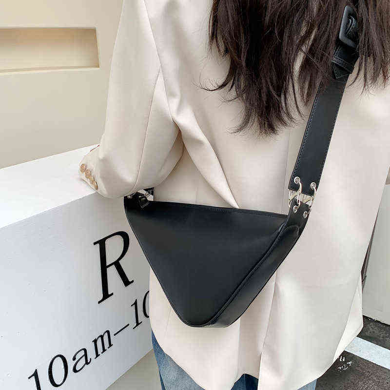 

Handbags triangle shoulder bag in spring and summer of 2022 new style fashionable cross bag urban simple armpit, White