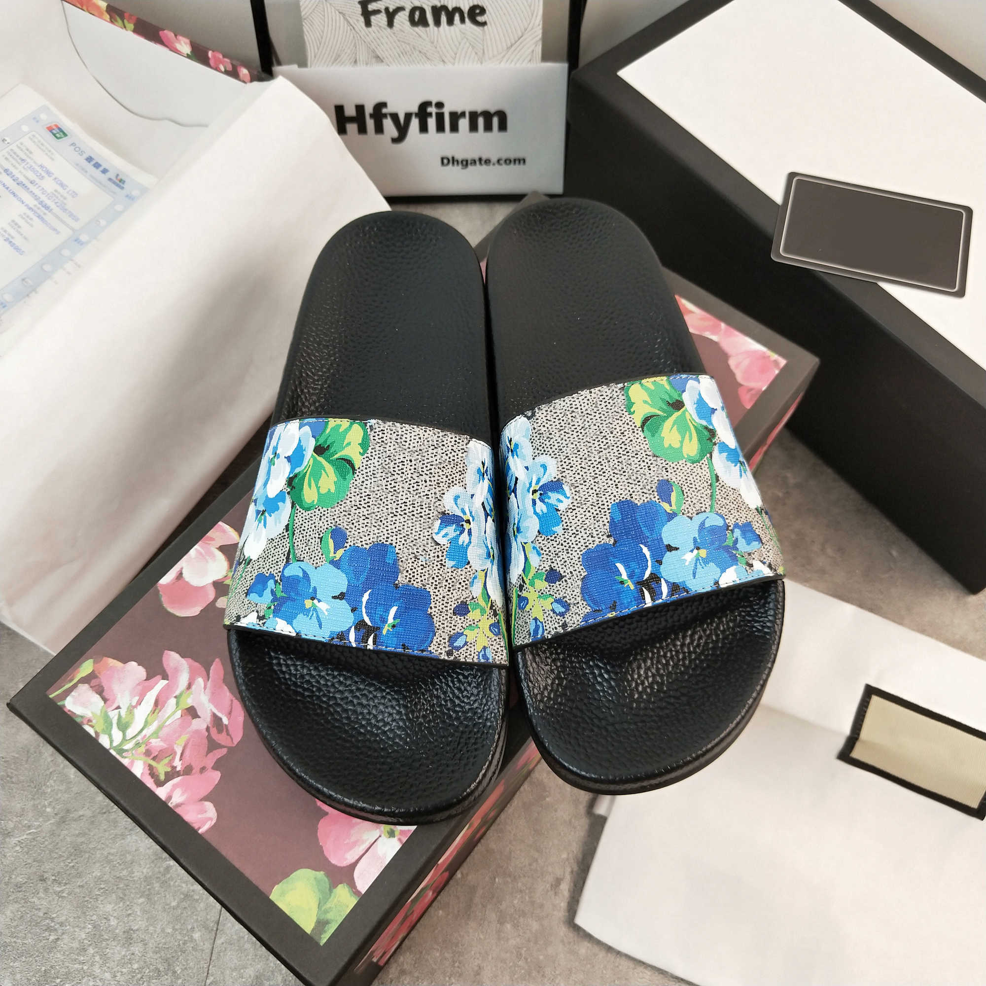 2022 Designer Men Femmes Sandales avec une boîte à fleurs Correcte Sac à poussière Chaussures Tiger Snake Print Slide Summer Large Plat Slipper T