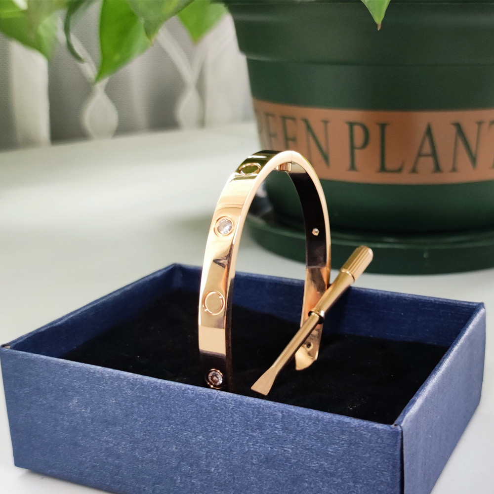 Bracelet à vis d'amour Bracelets de créateurs Bijoux de luxe Femmes Bracelet de haute qualité Marque en acier inoxydable Couple Chaîne à main Env