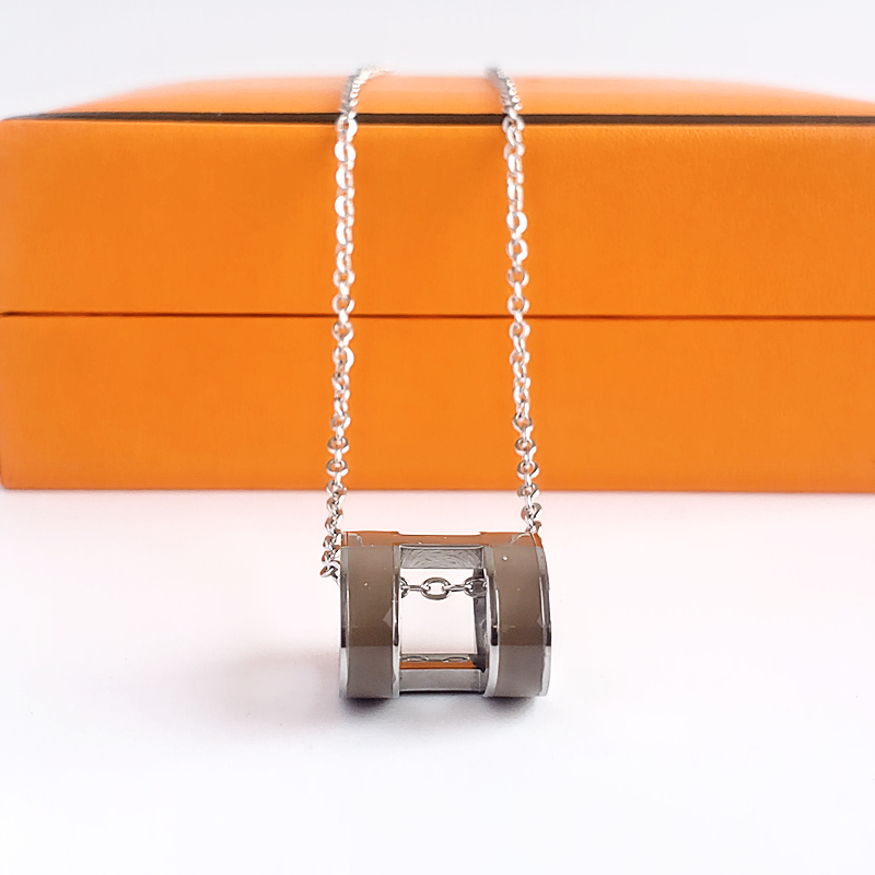

Designer Classic Luxury H Pendant Necklaces Ladies Silver Letter Necklace Design 22 Colorfast Hypoallergenic