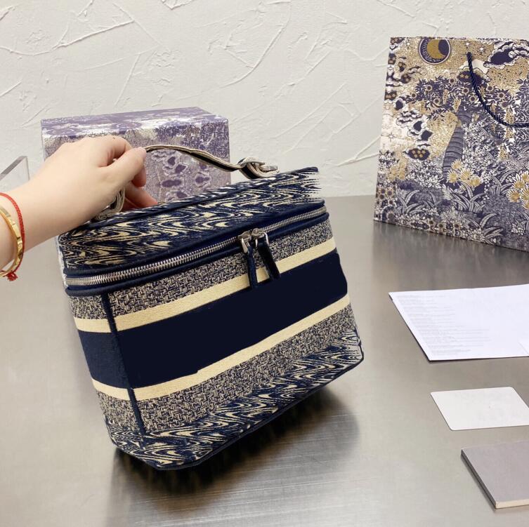 

High quality Embroidery Makeup Bags Fashion Letter Pattern Female Women Designer Shoulder Cosmetic Bag Large Capacity Beauty Travel Handbag, Black