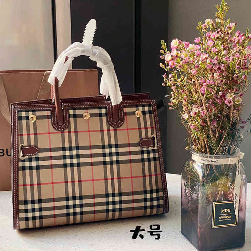 

Designer Burberys Handbags spring summer versatile lattice handbag large, Plaid