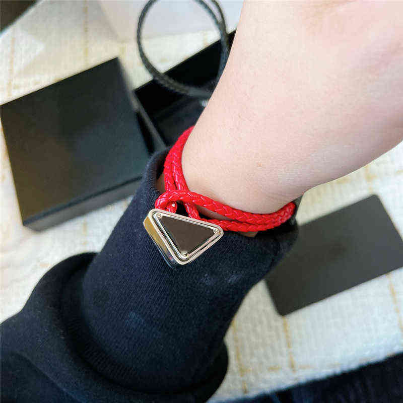 

bai cheng Brand Men Womens Designer Leather Bracelet Luxury Designers Jewelry High Quality Couple Classic Triangle Pendant Fashion Leather Bracelets