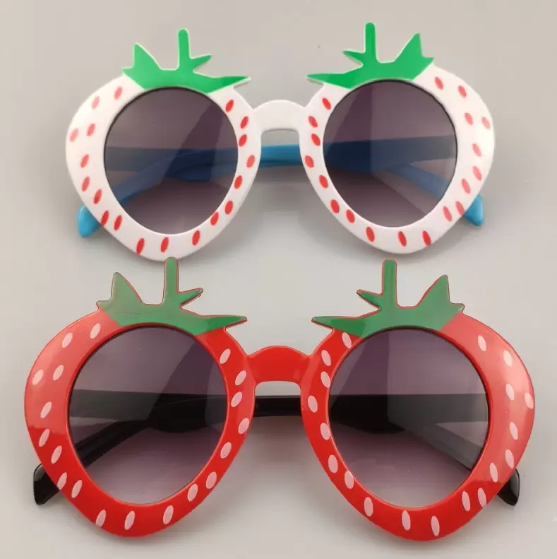 

New Children Cute Cartoon Sunglasses Kids Boys Girls Lovely Strawberry Decorative Sunshades Baby Fashion Sun Glasses4614996