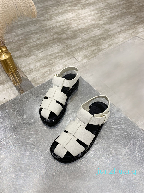 2022 Femmes d'été Sandales classiques polyvalentes Simple rétro littéraire style littéraire de haute qualité, cuir en cuir plat, chaussures de ta