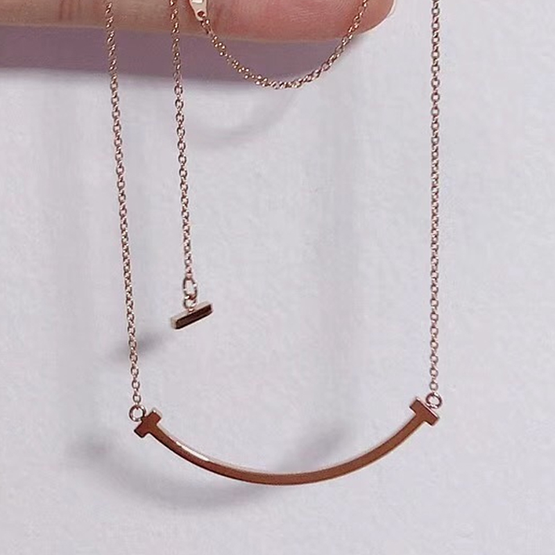 

Necklace Women Diamond Smile Pendant Stainless Steel Couple Jewelry for Neck Christmas days Gifts for women Accessories Wholesale