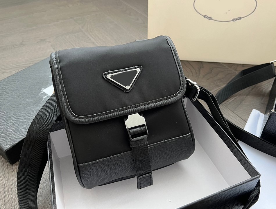 

Luxurys Designers canvas satchels for men and women Messenger Bag zipper Cross Body Shoulder camera Bags Pouches Tote Black Handbags Wallet, Black 20x16cm