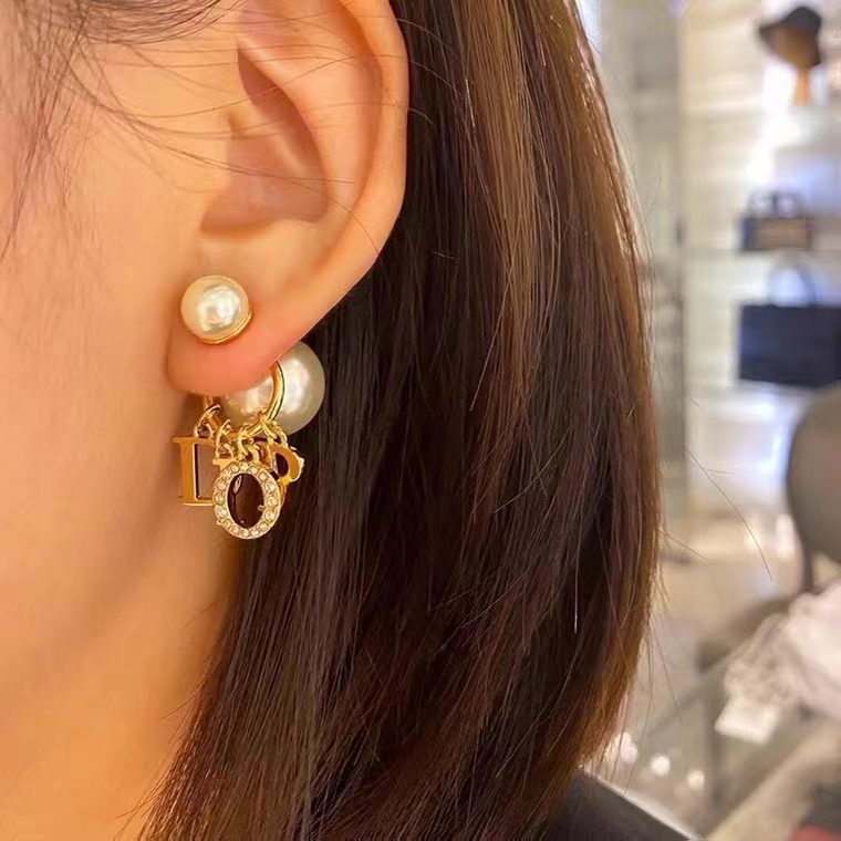 

designer Stud jewelry pearl letter simple fashion Charm temperament high sense versatile female Earrings tassels