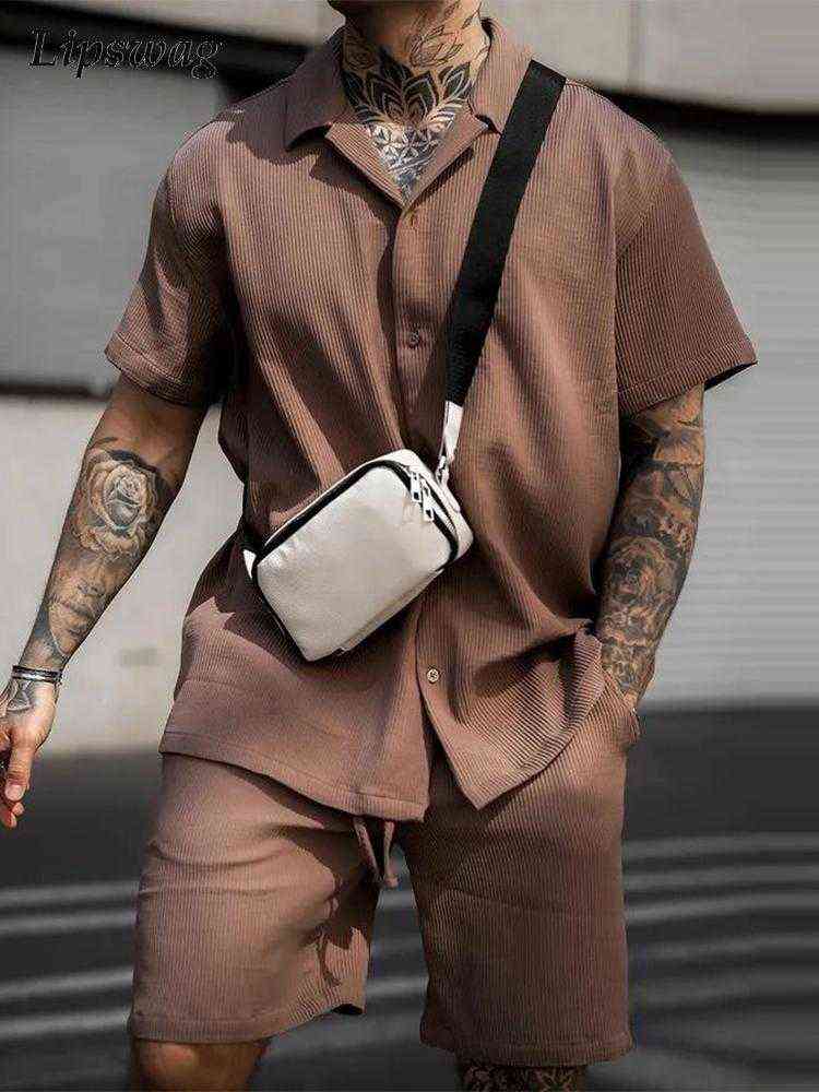 Casual Côtelé Solide Couleur Deux Pièces Ensemble Homme D'été À Manches Courtes Revers Chemises Et Shorts Costumes Mode Hommes Vêtements Nouvelle