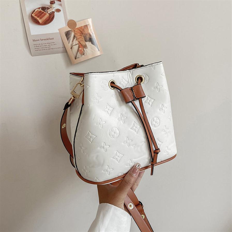 

Daily Bag Womens 2021 New Large Capacity Shoulder Bag Cross Body Bucket Bag Fashion Drawstring Presbyopic Vegetable Basket Contras273Q, Black