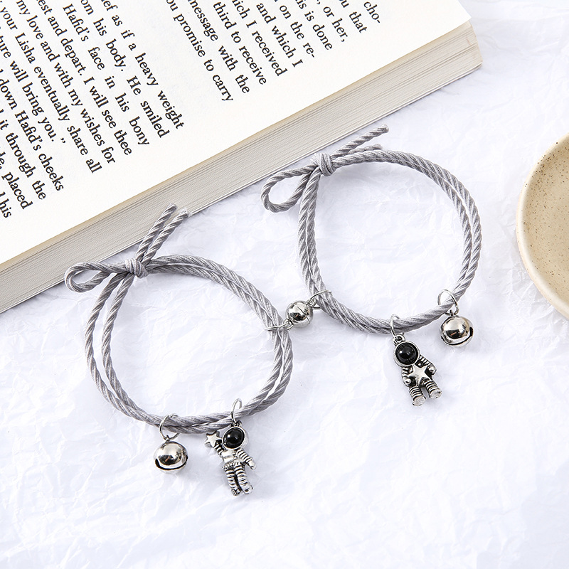 

Link Chain Couple Bracelet Astronaut Small Rubber Band To Send Girlfriend Boyfriend MagnetLink
