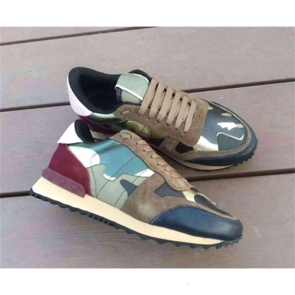 Fashion en cuir en cuir en daim Stud rockrunner camouflage baskets Chaussures hommes hommes pour femmes appartements de luxe Rivet Rockrunn Valen