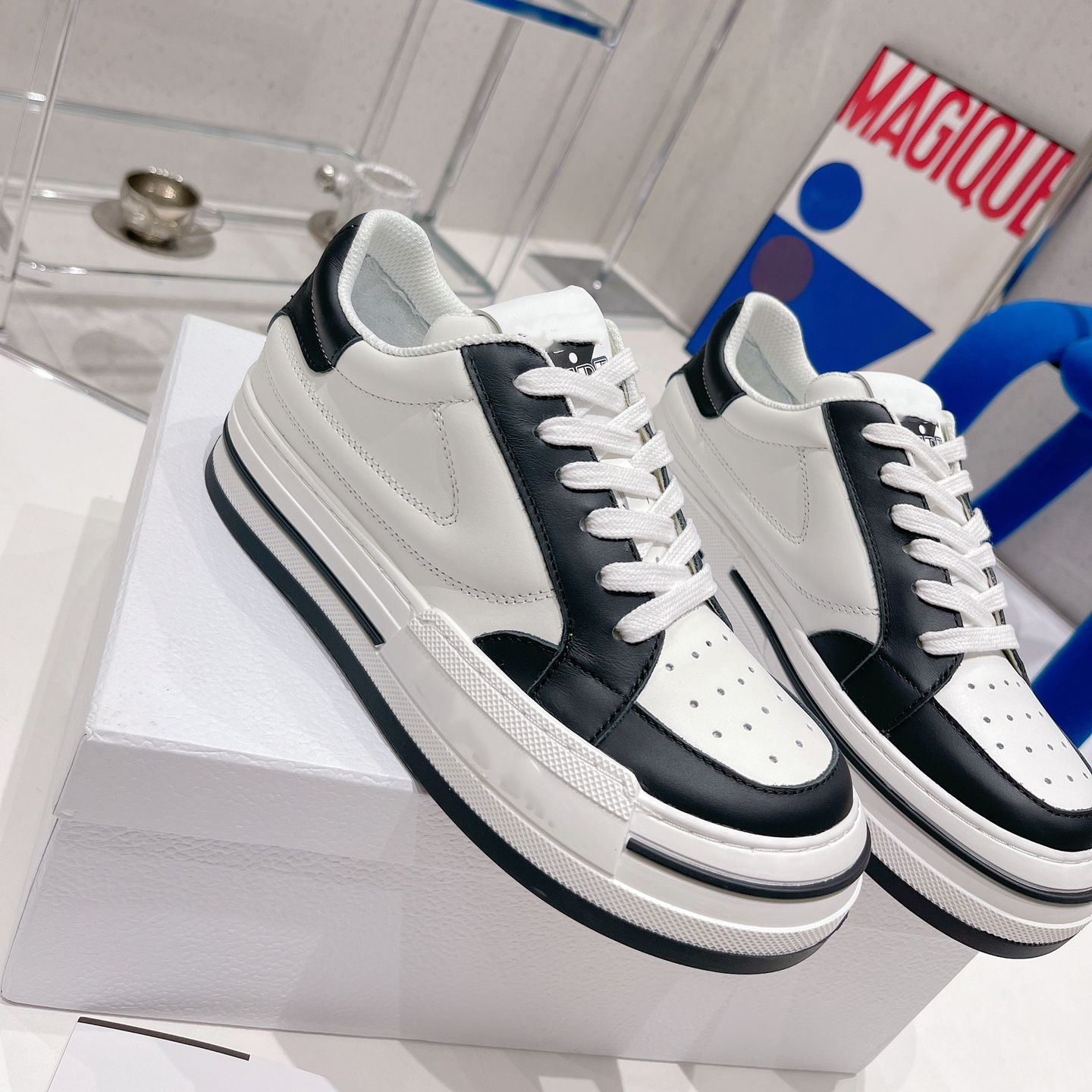 

2022 Designer Sneaker top quality women designer shoes D-freeway sneakers white cow leather cut-out thick soles Casual Shoe 1s 1
