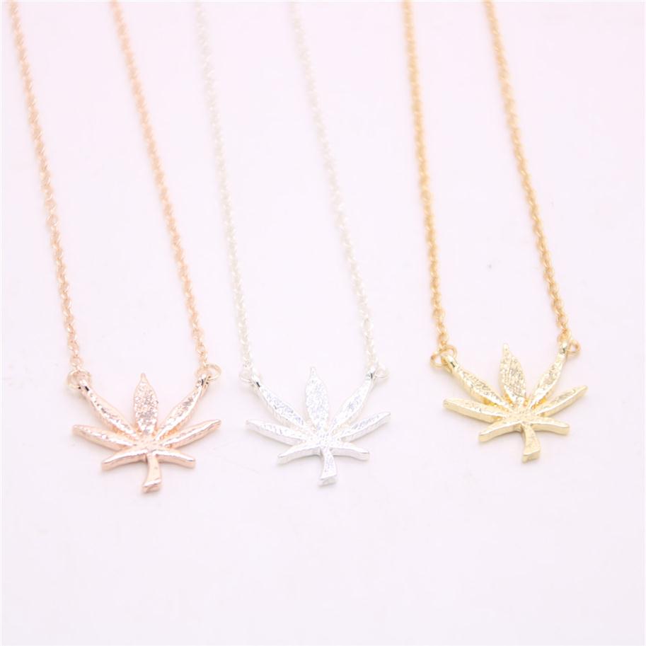 

2018 Plant shape pendant necklace Maple leaf pendant necklace designed for women Retail and whole mix281I