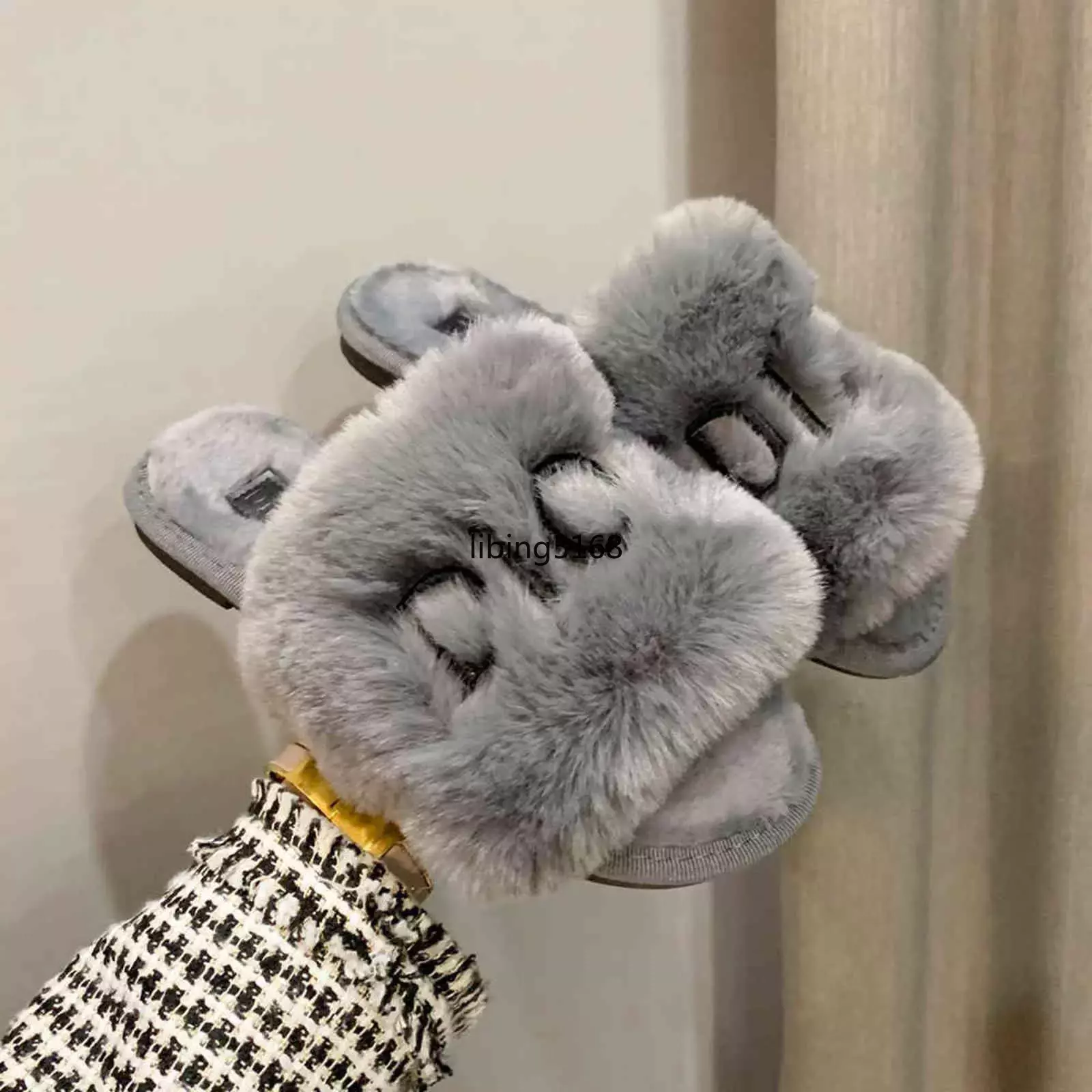 

Women Furry Slippers Fluffy Faux Fur Slippers Luxury Brand Designer Shoes Warm Indoor Flip Flops Fashion Anti-Slip Female Slides H1115, Gray