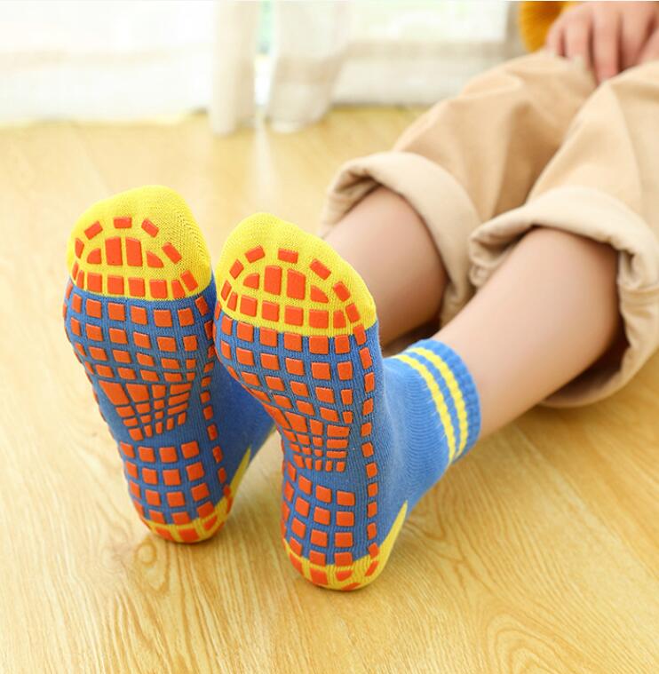 

Wholesale Children Adults Yoga socks Jump Trampoline Sports Grip sock Non Slip Socks for Parent and kids Indoor home Silicone sole floor sox, Blue