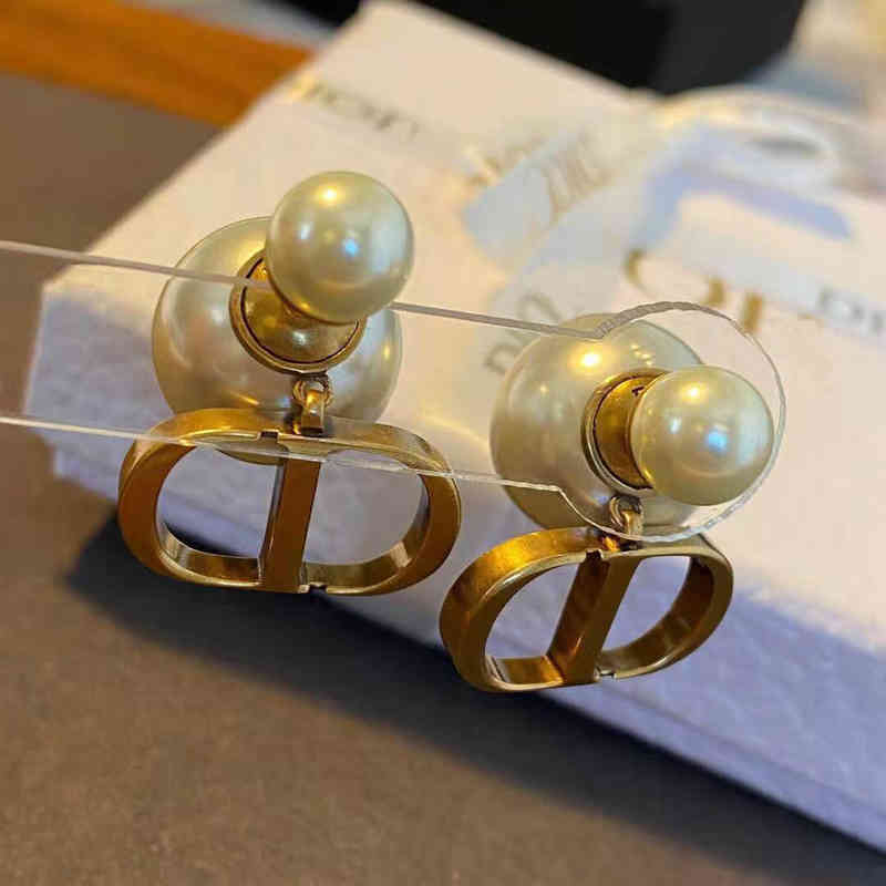 70% de réduction sur les boucles d'oreilles de vente directe en ligne en ligne Pearl 2022 Nouvelles boucles d'oreilles de vent simples