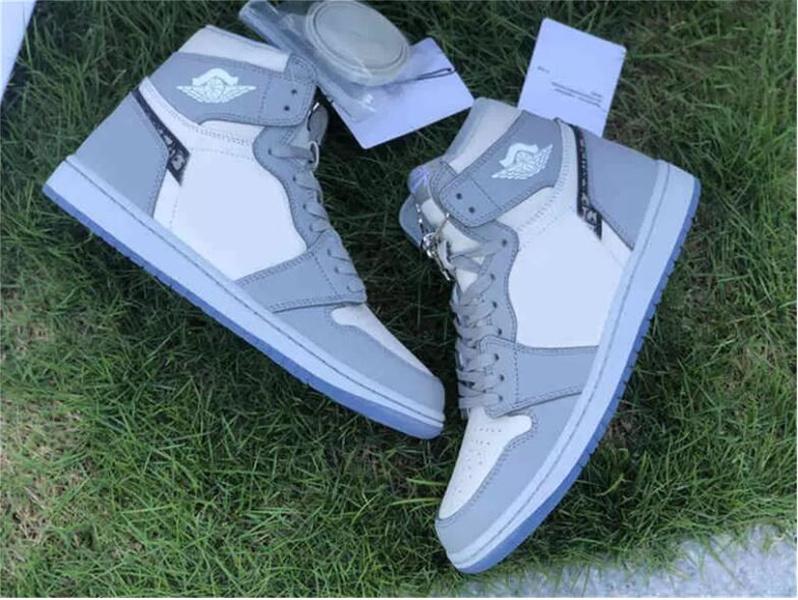 

2022 Authentic 1 High OG Athletic Shoes Men Women Low Wolf Grey Sail Photon White Sports Sneakers With Dust Bag Original box