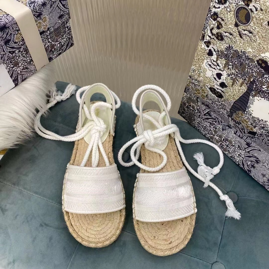 

Brand Ladies Sandals Luxury Ladies Low Heel Casual Comfort Sandals Designer Ankle Strap Beach Slippers Women