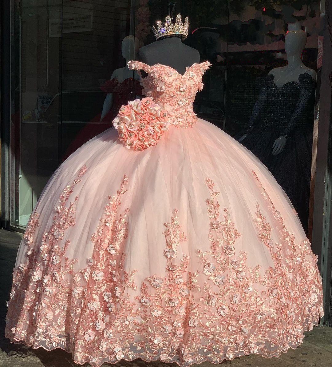 2022 Luxe Vintage Sexy Pêche Rose Puffy Quinceanera Robes Hors Épaule Dentelle Appliques 3D Fleurs Florales Robe De Bal Robes De Robe Invité