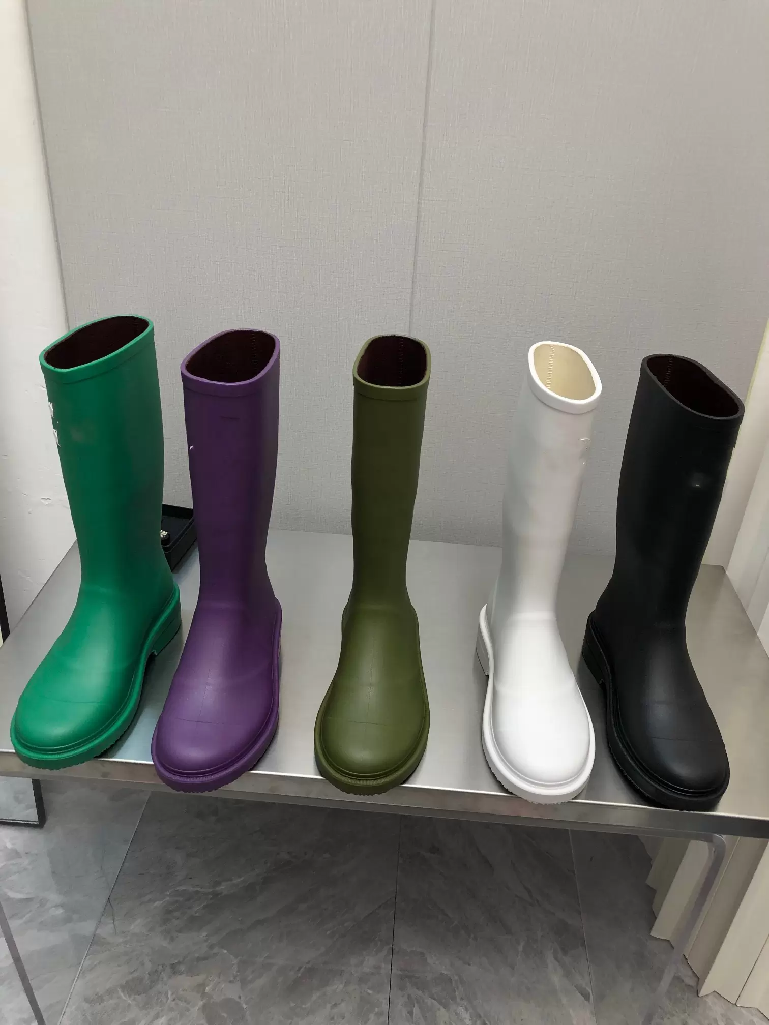 

2022 Fashion luxury Rain Boots Season Proof Water Women's Knee Boot Medium Tube Thick Bottom Chimney British Style Martin Shoes Size 36-41, Olive