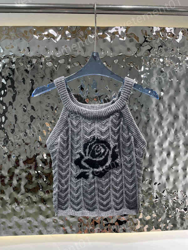 

Designer Knits Women Tees CNLflower Pattern Knitted Vests T-shirts Sleeveless Sweater